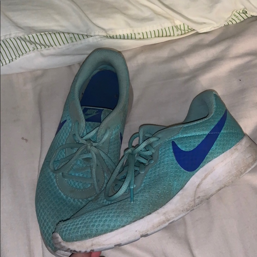 Teal Nike Roshes